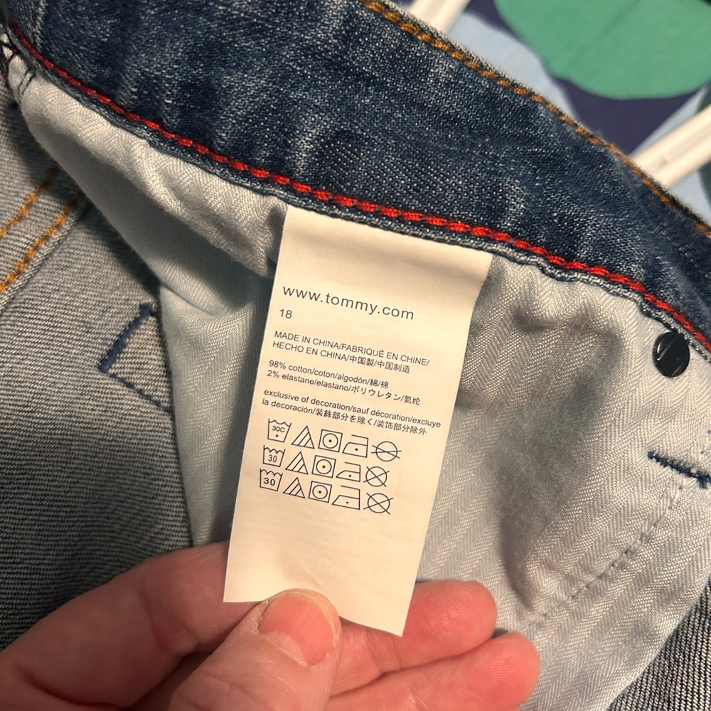 Tommy Hilfiger Jean skirt, frayed raw edge, size 18. - Picture 5 of 5